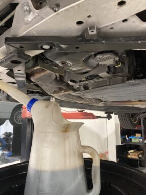 BMW 320i エンジンオイルレベルセンサー交換