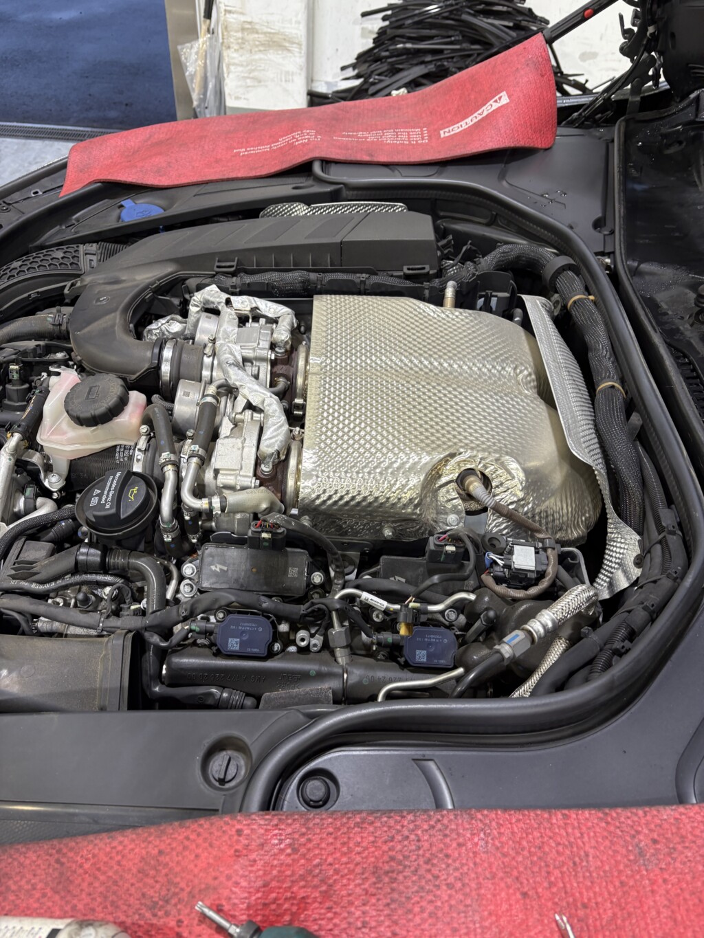 ﾒﾙｾﾃﾞｽAMG　C63　W205　【エンジンチェックランプ点灯　修理　プラグ・コイル交換】　エンジン振動　ブルブル 緊急入庫