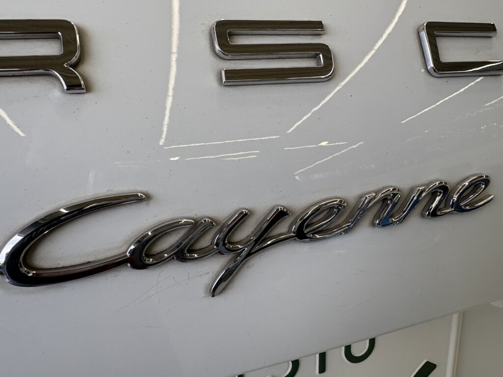 洗車では取れない細部の汚れ除去　ベンツ ポルシェ BMW AUDI