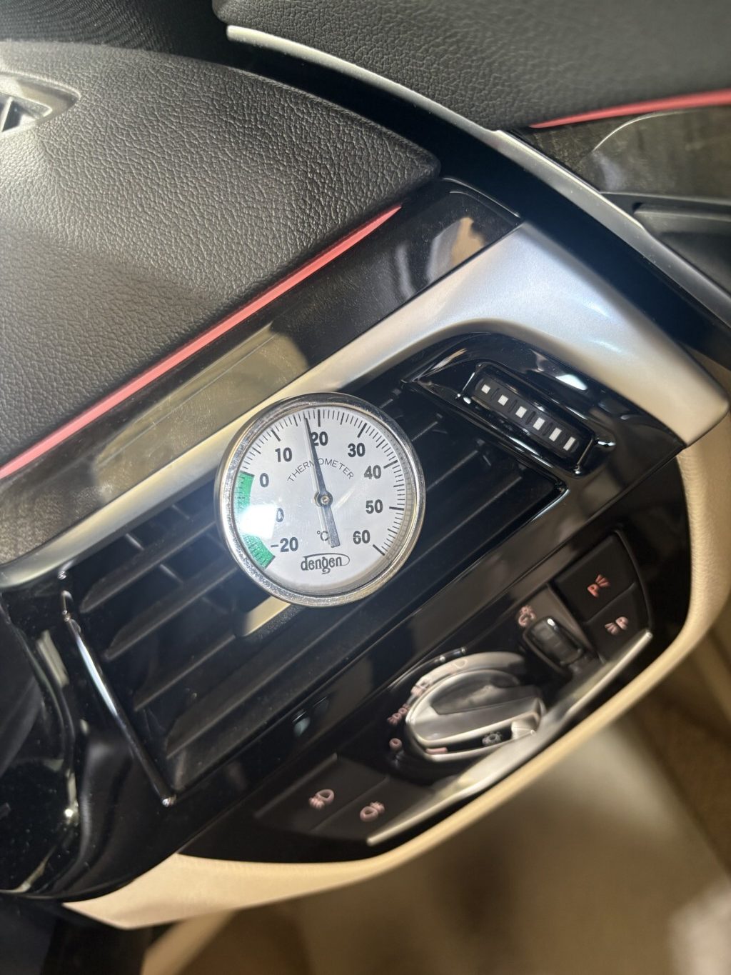 BMW　5シリーズ　【エアコン効かない　冷えない　修理】　ガス補充　BENZ/PORSCHE/AUDI/VW