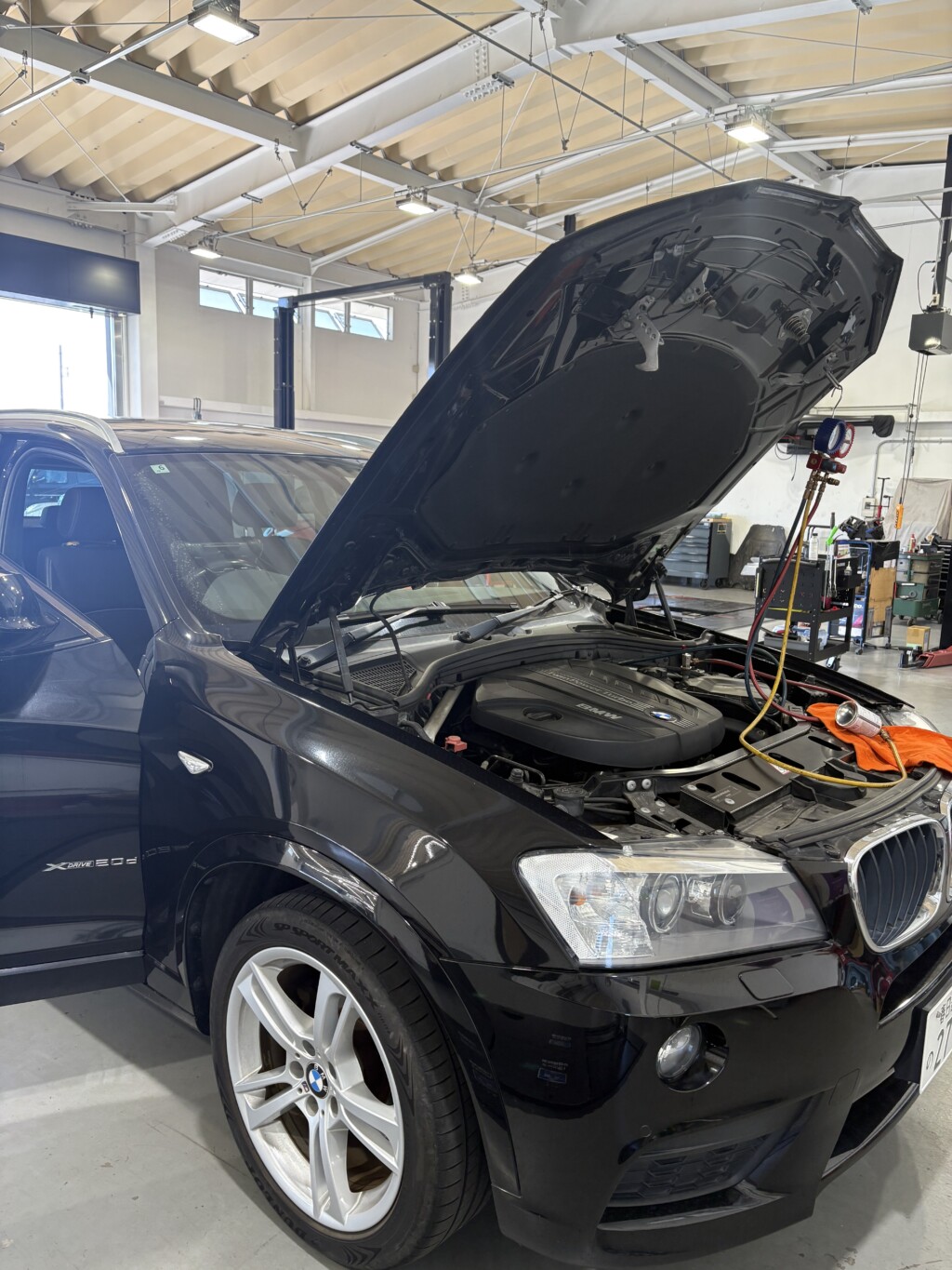 BMW　X3　【ｴｱｺﾝ効かない　修理】　ｴｱｺﾝ冷えない　応急修理 　緊急対応