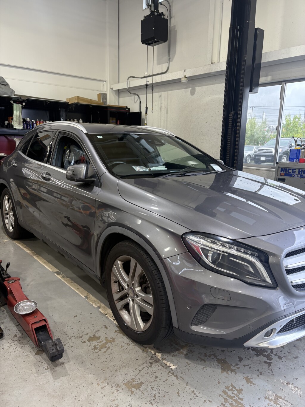 メルセデスベンツ　GLA180　【ﾒｰﾀｰに警告多数　ﾊﾝﾄﾞﾙ重い】　ｽﾋﾟｰﾄﾞｾﾝｻｰ不良　故障修理