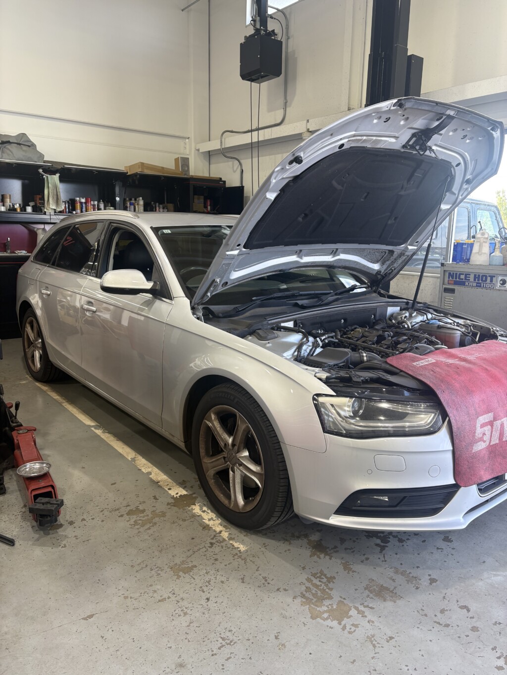 ｱｳﾃﾞｨ　A4　【車検整備】　ご新規様　ご入庫