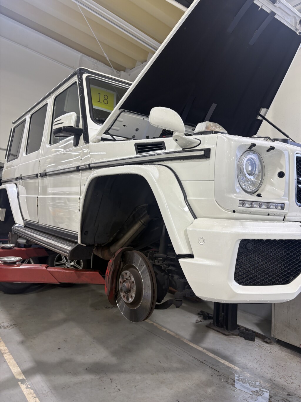 ﾒﾙｾﾃﾞｽAMG　Gｸﾗｽ　G63　【車検作業】　ﾌﾞﾚｰｷ交換　